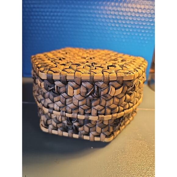 Vintage Woven Grass‎ Basket With Cover. Farmhouse, Sewing. - Picture 1 of 16